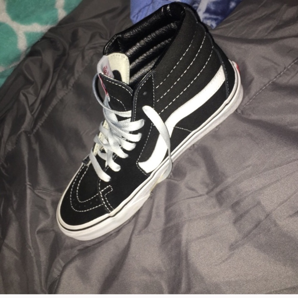High top black and white vans